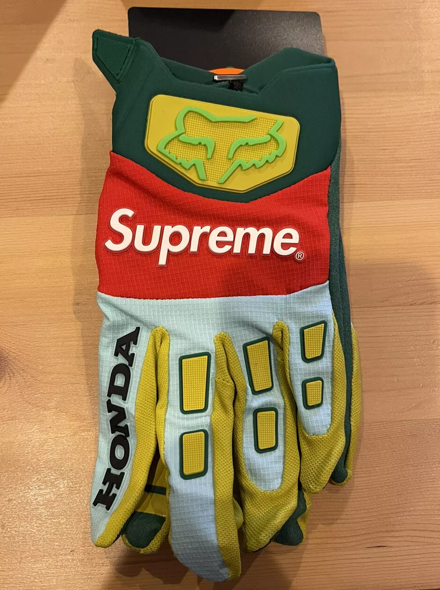 Gloves motorcycle yellow Supreme x Fox seen in the video clip sen