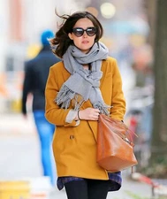 Rose Byrne With Gray Tie On The Neck 8x10 Picture Photo Print