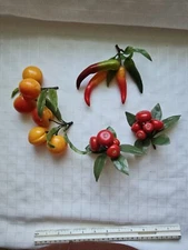 VINTAGE PLASTIC FRUIT & VEGETABLES 5 PIECES