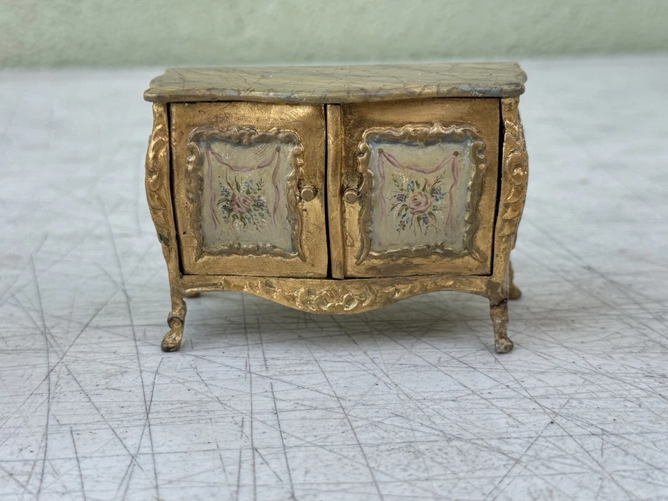 Juego de tocador miniatura estilo rococó florentino tallado a mano para casa de muñecas de colección Foto 2 de 4