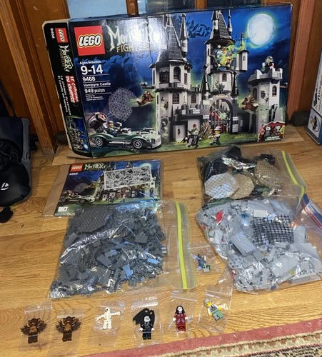 LEGO 9468 Monster Fighters Vampyre Castle Complete w/ Manuals & minifigures