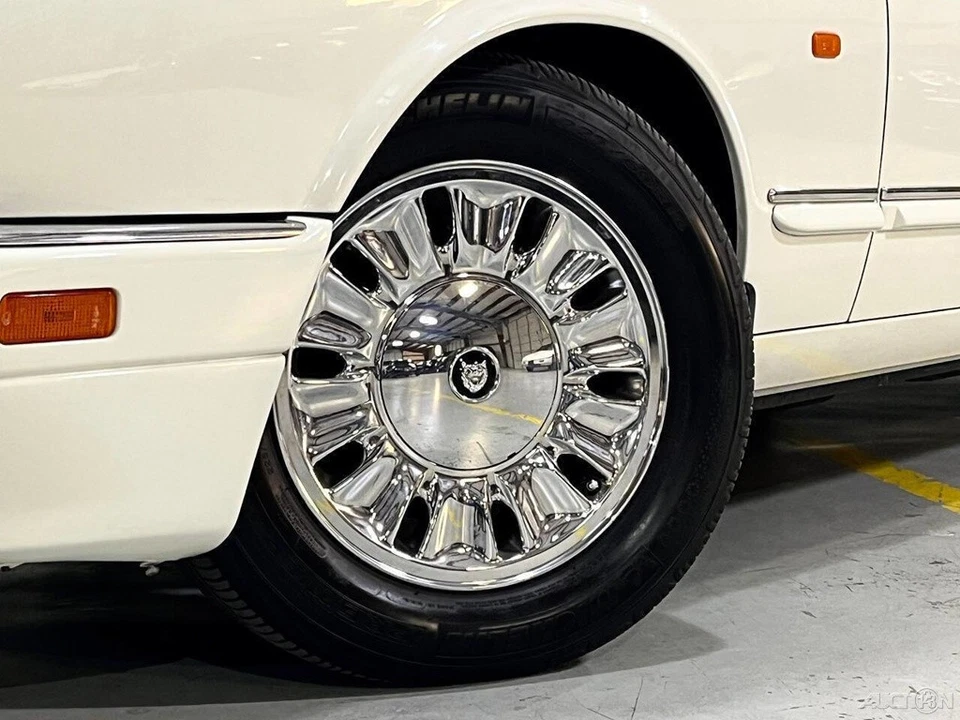 1995 Jaguar XJ XJ12 - RARE - 54K LOW MILES! - CLEAN CARFAX - UPGD RADIO - Image 3 of 4