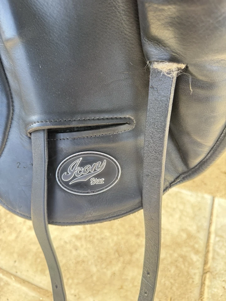 Custom Saddlery Icon Star Dressage Saddle 17.5" - Image 4 of 4