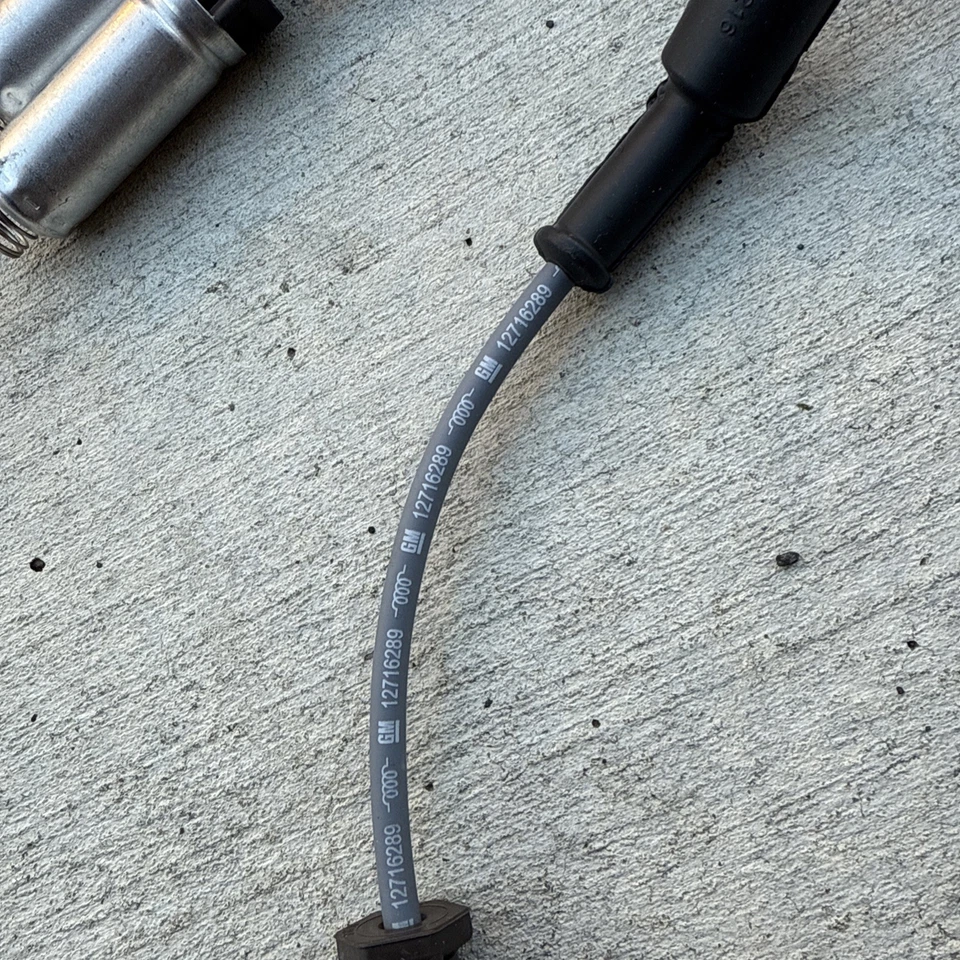 NUEVO GENUINO GM ACDelco Juego de cables de bujía 19431551 Foto 3 de 4