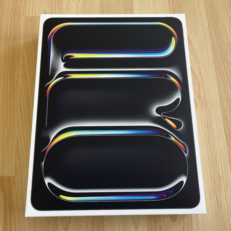 Apple iPad Pro 13-inch (M5) 256GB Wi‑Fi + Cellular.  Space Black