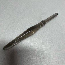 Hook Nook Clear Acrylic 7.5  Crochet Hook 10mm N