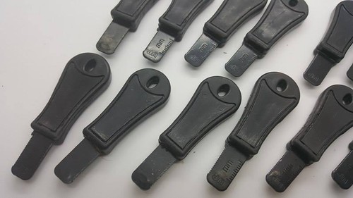 20 Rod Striker/Scraper Blade Firesteel Ferro Flint Ferrocerium EDC BOB Black - Picture 5 of 8