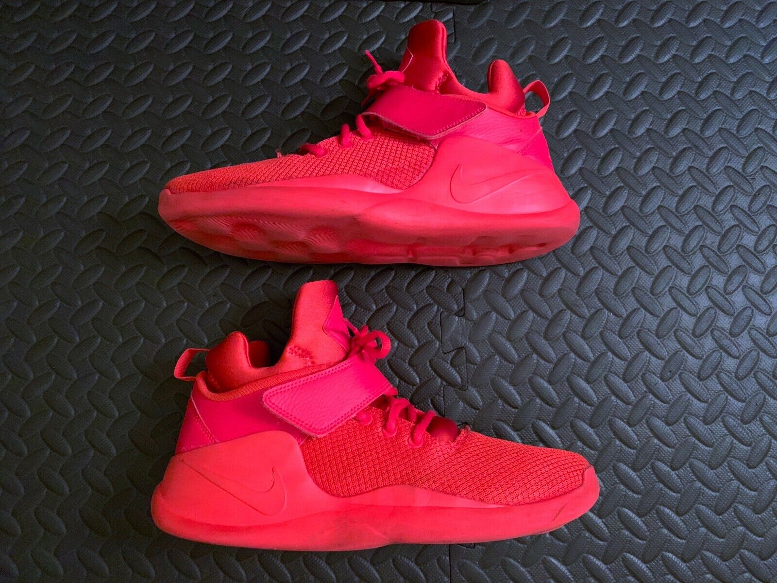 nike red kwazi shoes