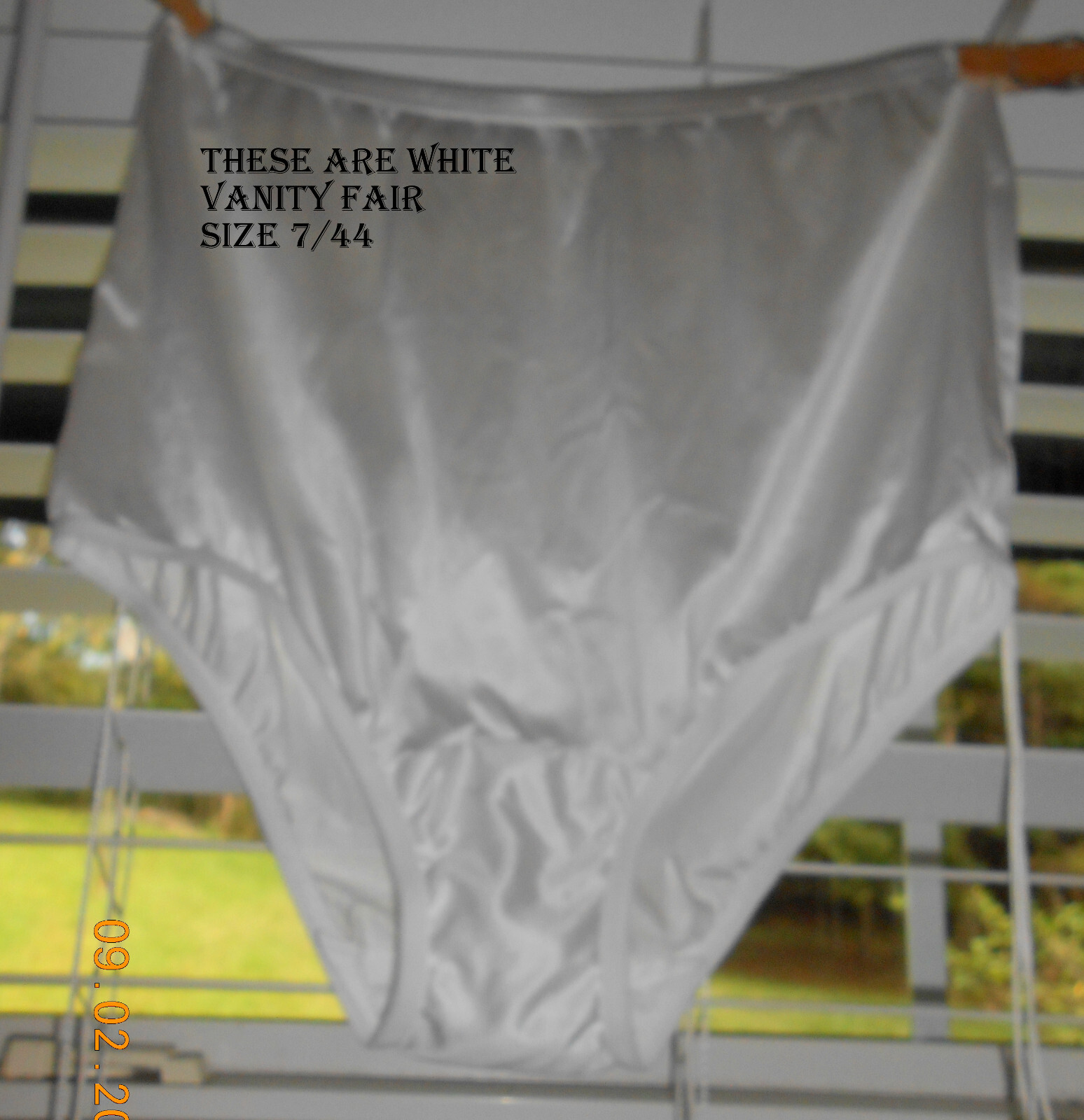 VANITY FAIR VINTAGE PANTIES GLOSSY WHITE Size 7/44 Gem