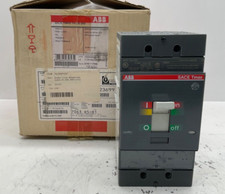 NEW ABB TMAX T4L250DPA2S7 SWITCH 250 A 3P W/ AUX KT5S7 SHUNT TRIP  PLUG IN