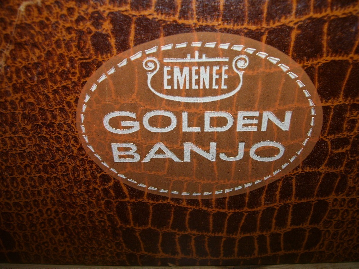 SELDOM SEEN  1950s EMENEE TOY GOLDEN BANJO ~  W/CASE  & CHORD  PAYER  ATTACHMENT