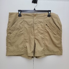 Magellan Outdoors Women's Size 16 Khaki Shorts-Lots of pockets-Lightweight Nylon