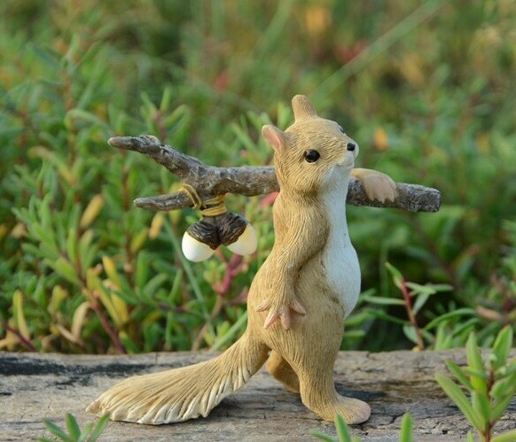 Cute Resin Squirrel Statue Garden Sculpture Miniature Figurine Home Decor Gifts