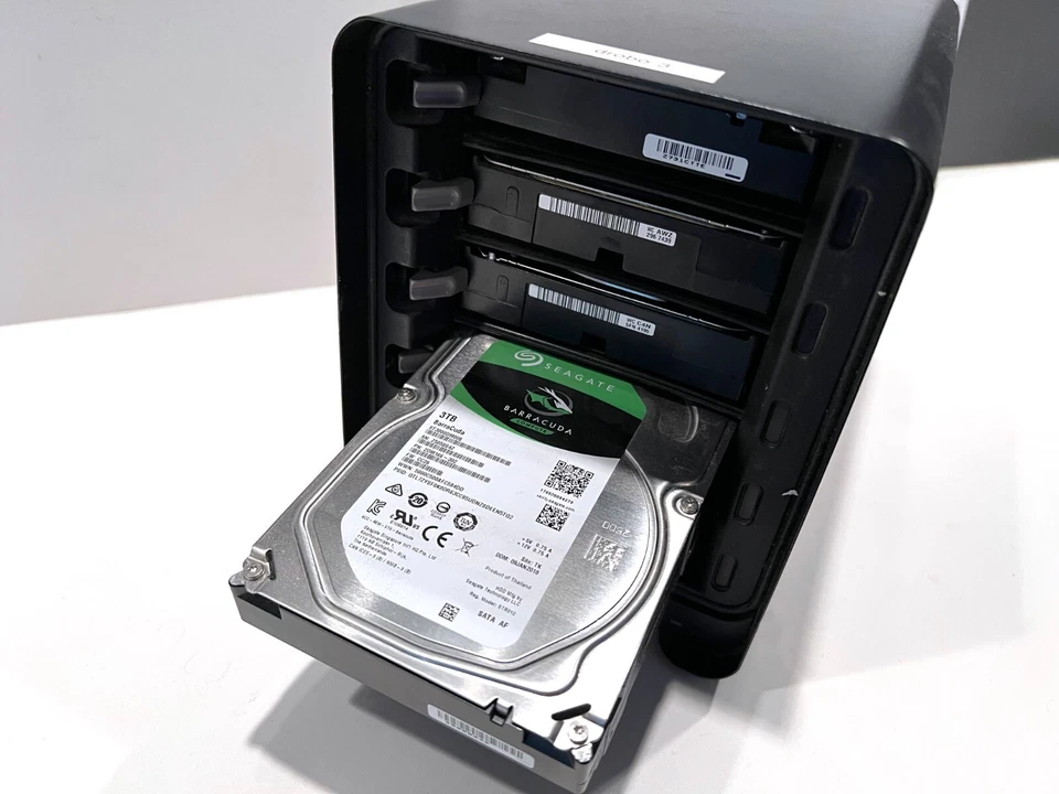 Drobo 5D DRDR5-A EXTERNAL RAID ENCLOSURE 10TB (5 x 3TB Drives) Thunderbolt, USB3 - Image 3 of 4