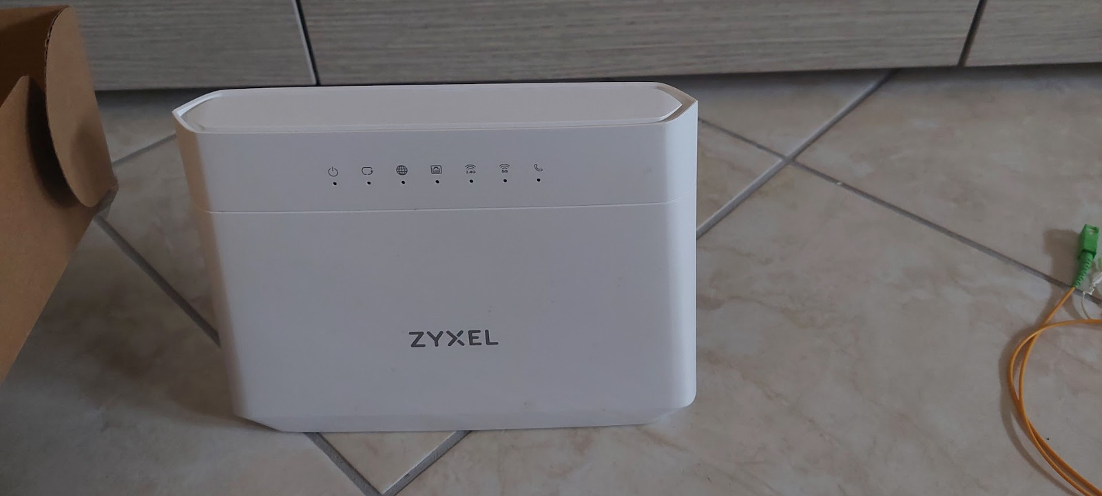 Zyxel EMG5523-T50B router Wi-Fi AC1200 con ONT PON Open Fiber e scatole