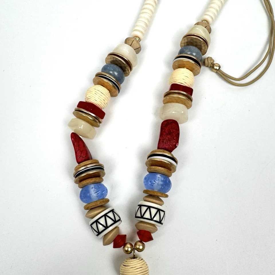 Ожерелье с подвеской из синего агата CHICO'S с бисером, камнем и регулируемым кожаным ремешком - Изображение 3 из 4