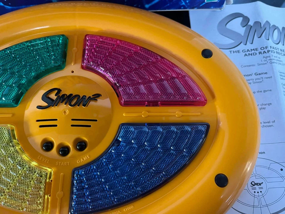 Simon 2 Electronic Game - 2 Sided - Vintage 2000 MB - RARE - Working - Image 4 of 4