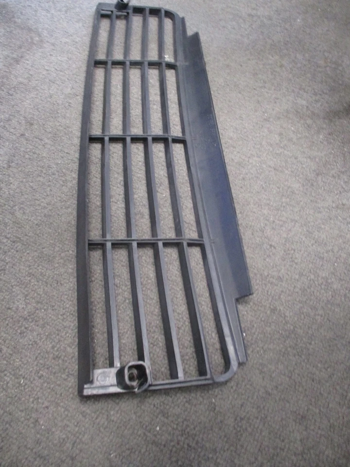 Porsche 924-S y 944 19851/2-1991 parrilla inferior delantera original de fábrica negra usada Foto 3 de 4