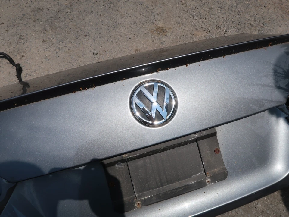 VOLKSWAGEN JETTA GLI 2011-2014 SEDÁN GENUINO MALETERO TRASERO TAPA ESCOTILLA GRIS OEM Foto 3 de 4