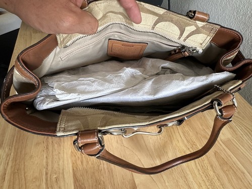COACH Signature Collection Khaki Leather Purse - Picture 5 of 8