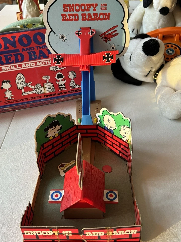 Vintage 1970s Milton Bradley Snoopy and the Red Baron Board Game - Image 4 of 4