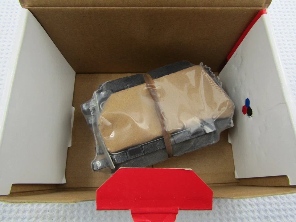 Juego de pastillas de freno de disco traseras - Orgánicas estándar | CARQUEST NAD905 para INFINITI, Suzuki Foto 2 de 3