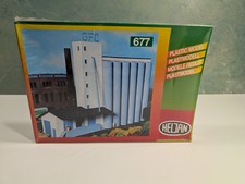 Heljan 677 N Scale Grain Silo, Farmers CO-OP Silo (Sealed) KIT READ