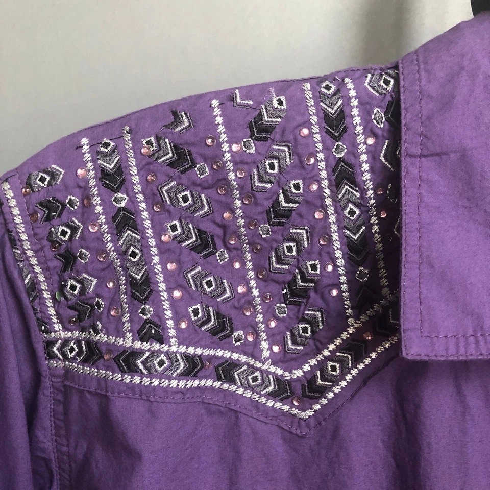 Camisa a Presión Panhandle Para Mujer Púrpura Bordada Ébano Occidental Talla Grande 1X Foto 3 de 4