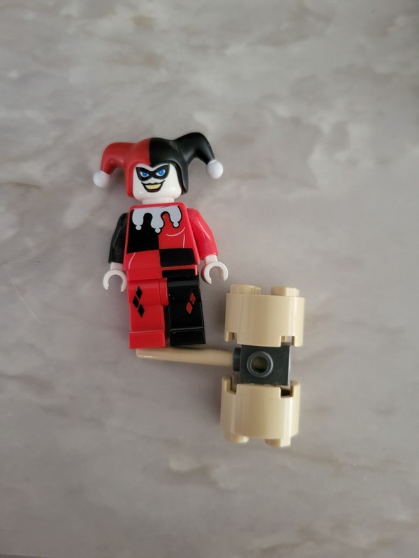 Lego Harley Quinn 2008 Minifig w/ hammer Great Condition