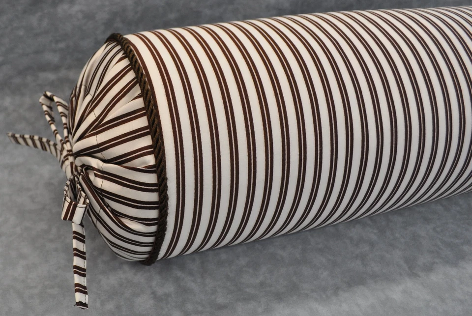 Almohada reforzada hecha con tela a rayas Ralph Lauren Metropolitan marrón y blanco Foto 2 de 2