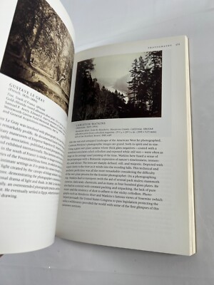 Art Institute of Chicago : The Essential Guide by Teri J