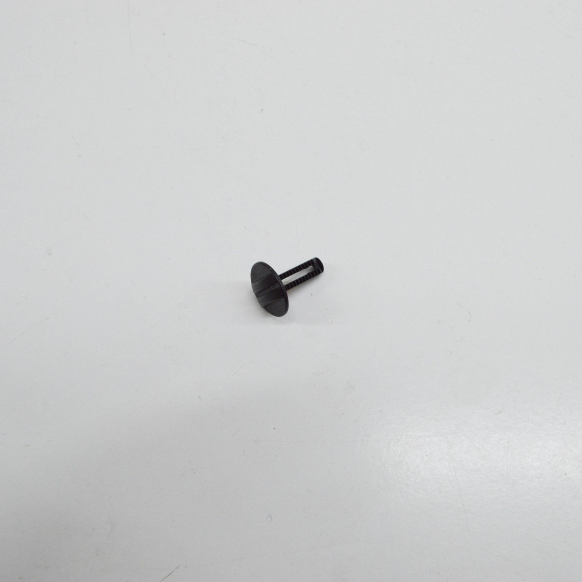BMW 1 F20 Cylinder Head Cover Plug-In Retainer 7310674 07147310674 
