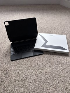 Apple Magic Keyboard ipad pro 12.9 3rd to 6th gen Mint Condition