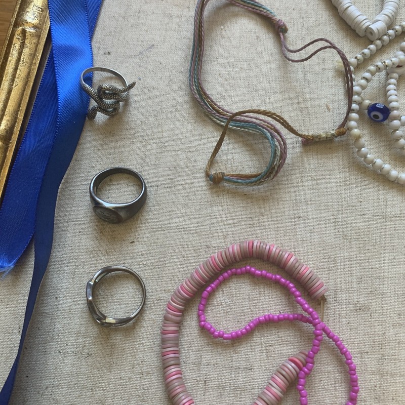 Lot of Over 30 Pieces Girls  Dress Up Play Jewelry Beach Vibe With Black Case