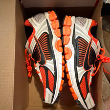 Nike Air Zoom Vomero 5 Low Top Mesh Lace-Up S...