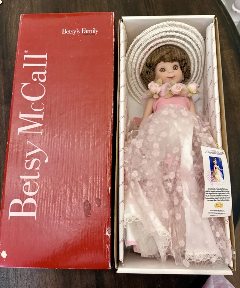 Boneca de porcelana vintage Betsy McCall Robert Tonner com caixa e etiqueta – Colecionador raro - Imagem 2 de 4