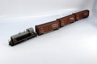 Broadway EMD SW7 AT & SF DCC + Sound plus 3 passende Box Wagons. Gebraucht. Spur HO