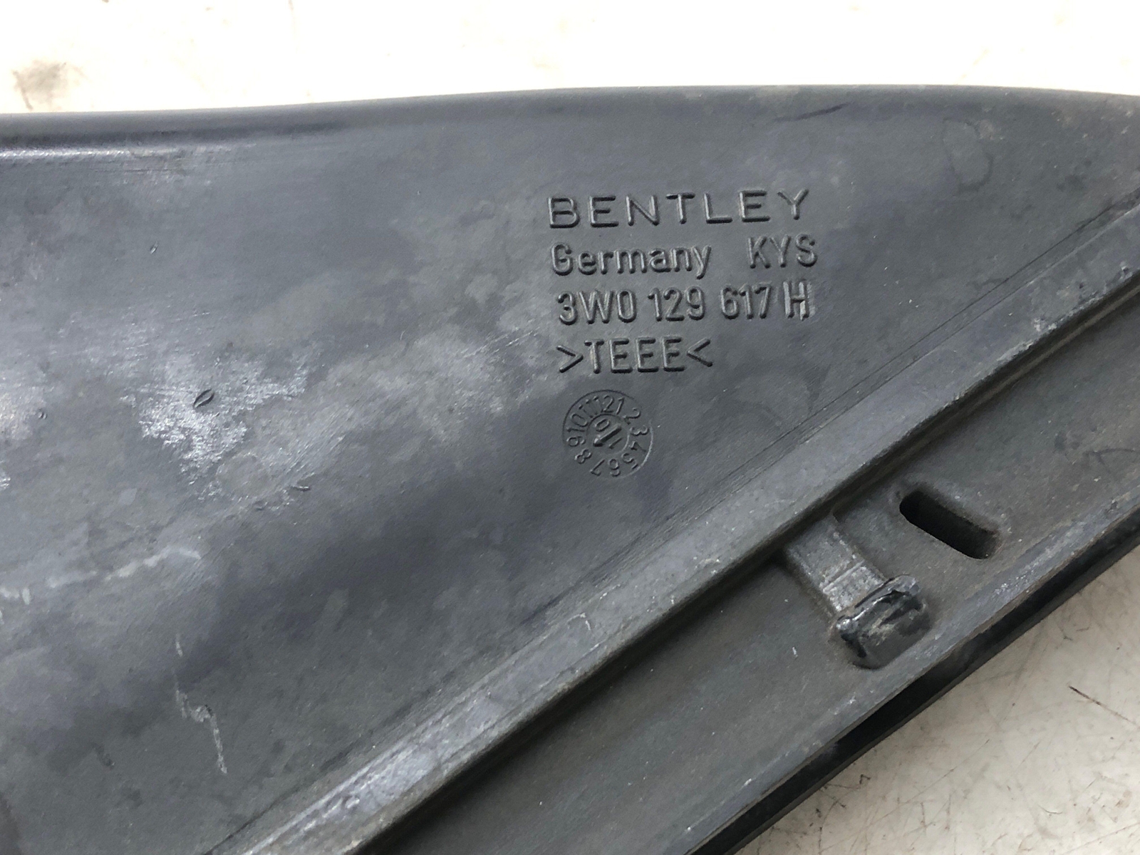 2006-2012 BENTLEY CONTINENTAL LEFT & RIGHT AIR INTAKE DUCT SET 2PCS 3W0129617F
