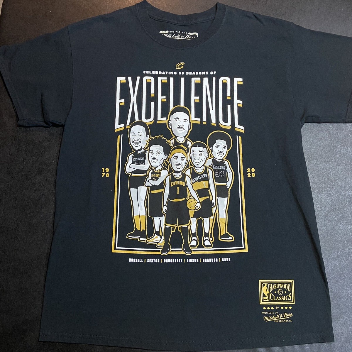 Adult Large Hardwood Classics Cleveland Cavaliers T-Shirt Mitchell Ness  Cavs