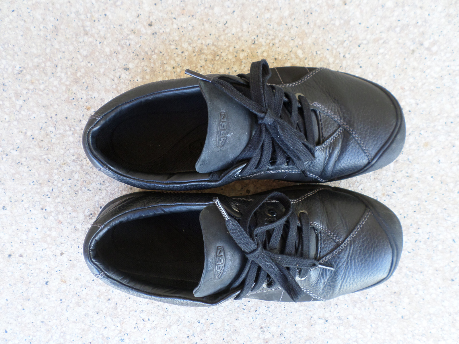 Scarpe comode KEEN Presidio in pelle nera. 10 donna