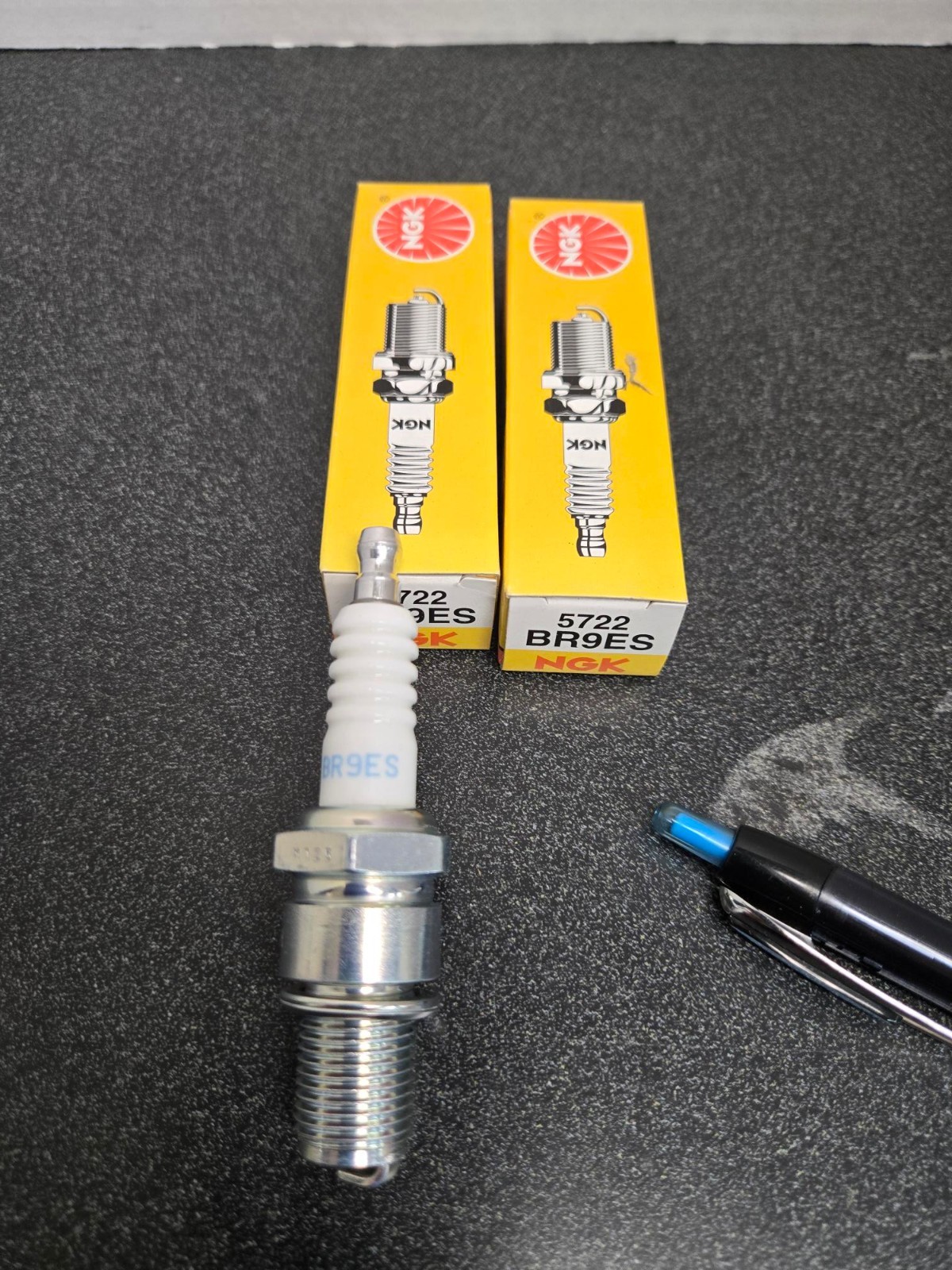 2 Pack NGK V-Power 5722 Spark Plugs BR9ES