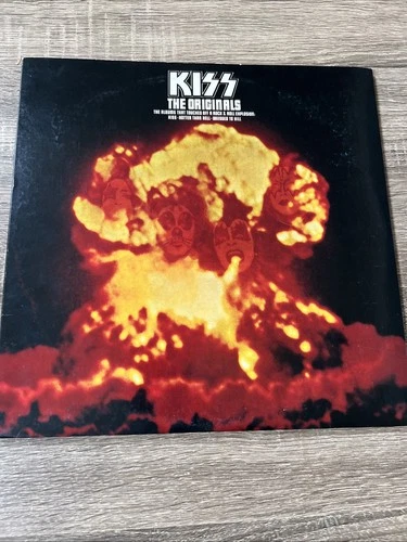 KISS -The Originals - Vinyl Triple Album - 1976 Casablanca W/ Inserts + Booklet