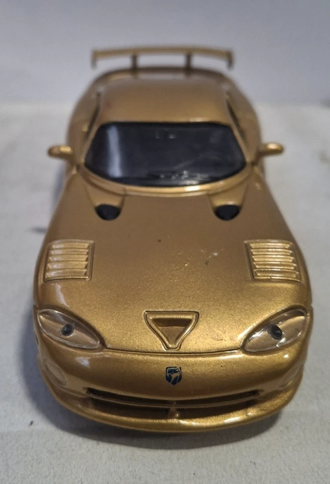Винтажный литой автомобиль Maisto масштаб 1:38 Dodge Viper GTS Gold TC-241 - Изображение 3 из 4