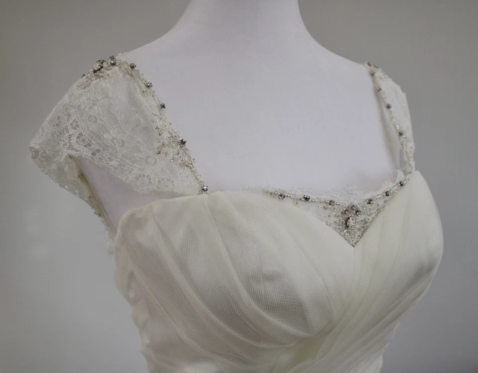 Augusta Jones Wedding gown Size 6 - Image 4 of 4