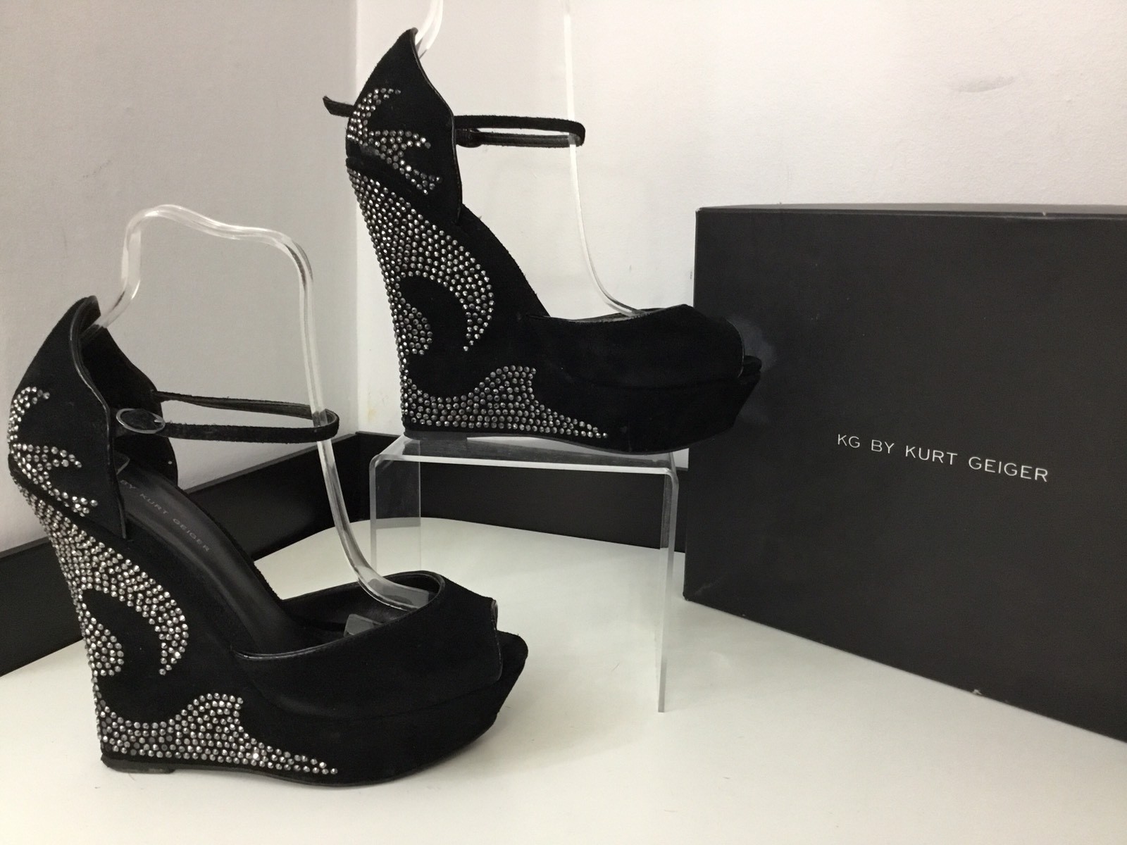 Kurt Geiger kg Isobel en daim noir en cuir compensées chaussures Taille 39 UK 6 Kurt Geiger kg Isobel en daim noir en cuir compensées chaussures Taille 39 UK 6