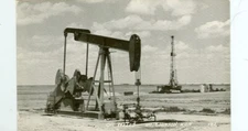 HUTCHINSON,KANSAS-OIL WELLS-B/W--(KS-H*)