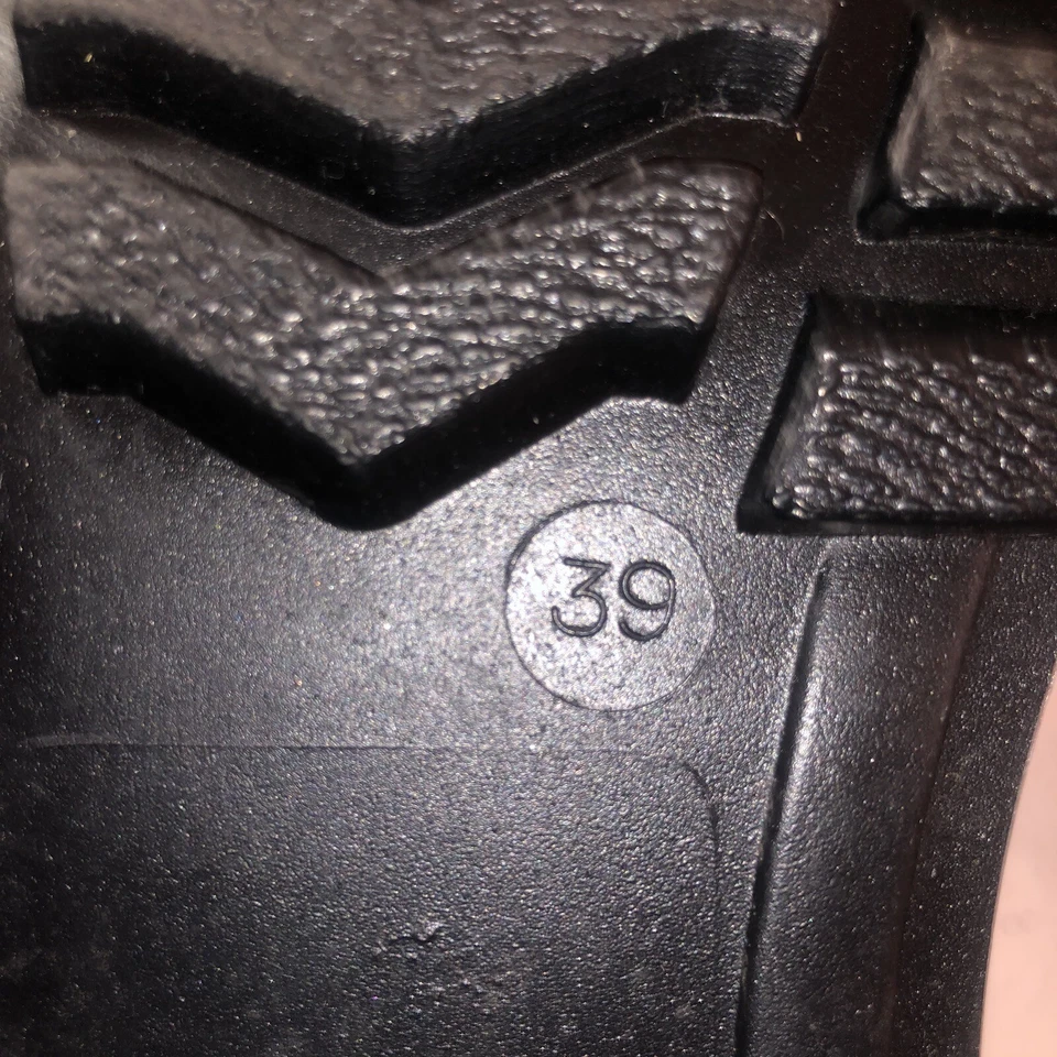 DOLCE GABBANA RAIN BOOTS WITH SEQUIN EMBELLISHED REMOVABLE BOOT JACKET SIZE 39!! - Image 4 of 4