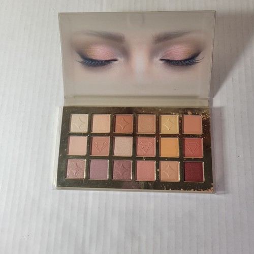 New Ellen Tracy Chic Nudes Eyeshadow Palette - 18 Glam Shades New / Sealed - Picture 2 of 4