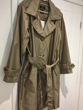 Dennis By Dennis Basso Gold Metalic Mac With Belt And Back 10” Slit