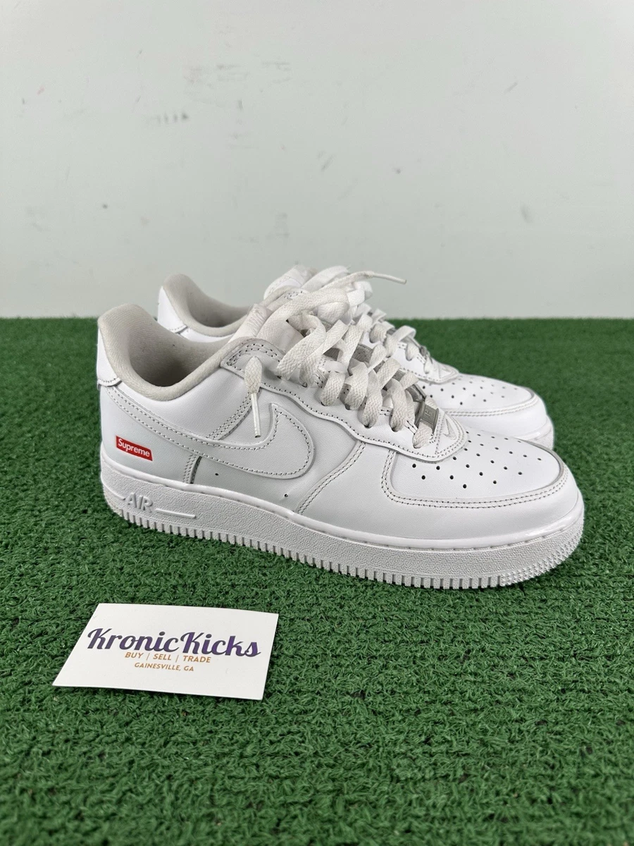 Preços baixos em Nike Air Force 1 x Supreme Low Box Logo - White